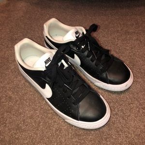 Black & White Nike Court Tours (Women’s 8)